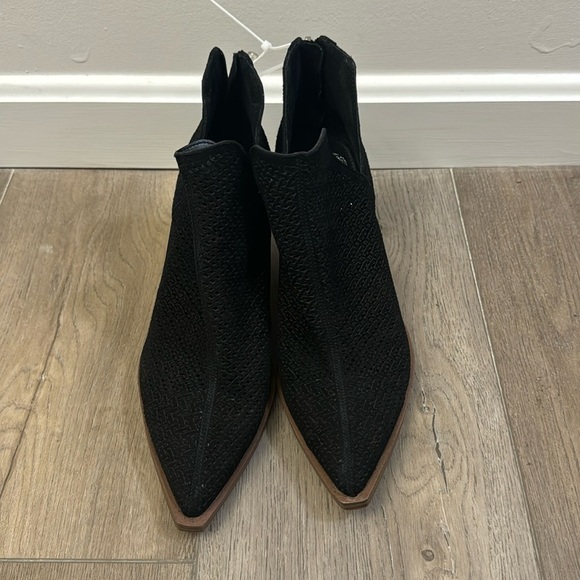 NEW! Vince Camuto Black Gibbela Woven Pointed Toe Ankle Bootie - Size 7.5 - Picture 2 of 10